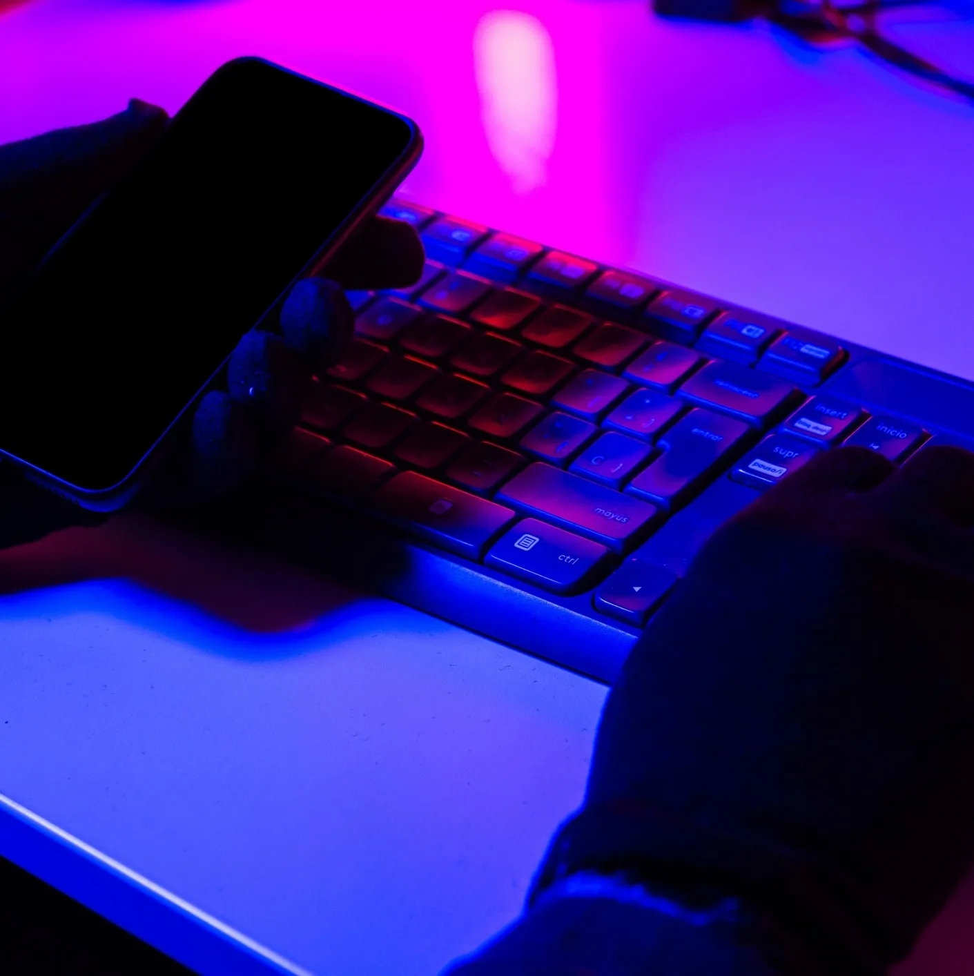 Governo lança biblioteca digital de anúncios para combater golpes na internet