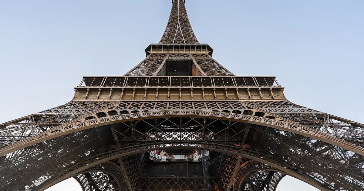Torre Eiffel recebe festival de cinema gratuito a 57 metros de altura
