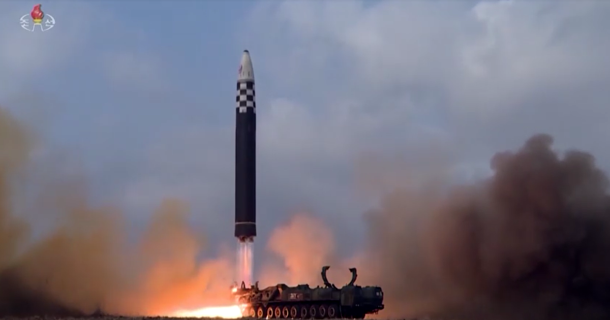 Coreia do Norte rejeita pedidos de desnuclearização e promete reforçar arsenal