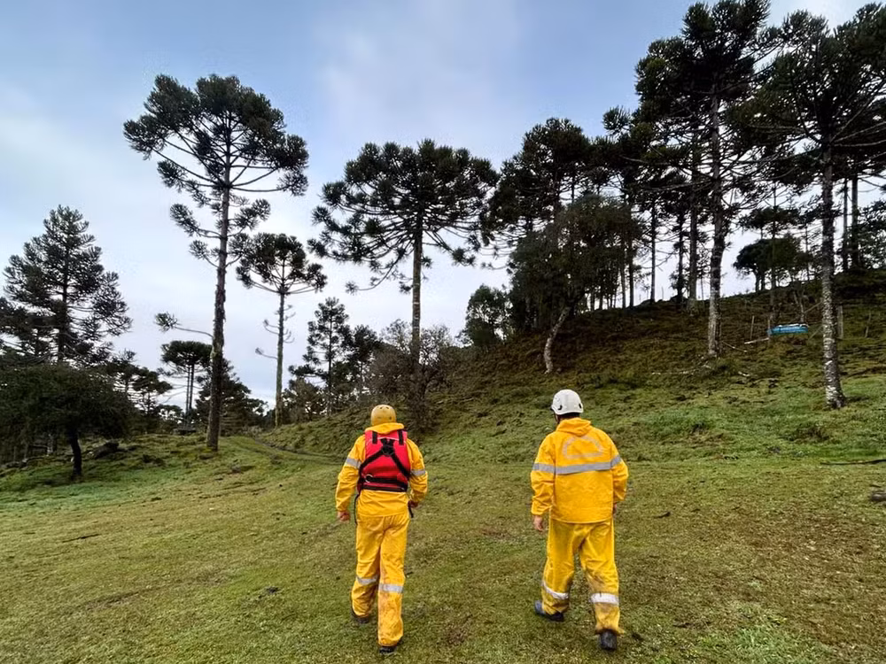 Bombeiros confirmam morte do cantor Rick e mais quatro em queda de helicóptero em SC