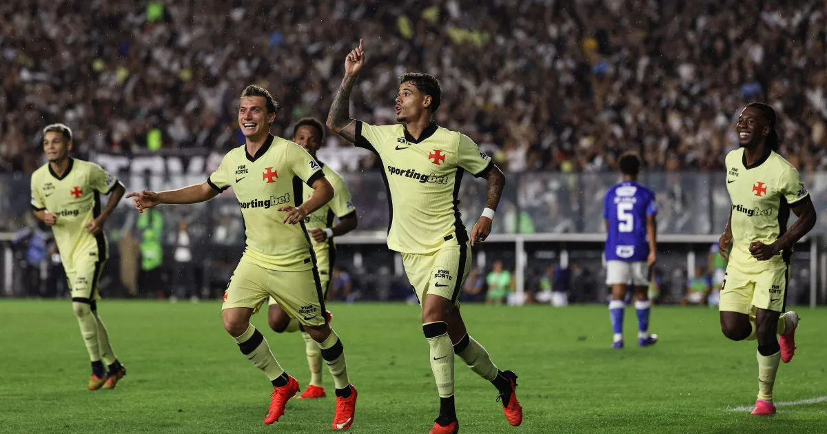 Vasco vence o Cruzeiro por 3 a 1 e deixa a zona de rebaixamento do Brasileirão