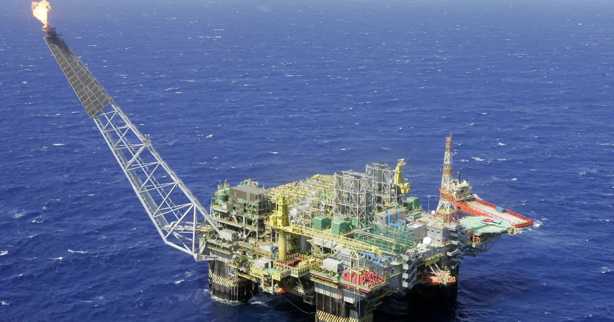 Ibovespa fecha em alta de 1,30% e supera 179 mil pontos, puxado por Petrobras