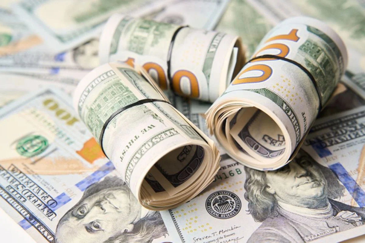Dólar sobe e petróleo dispara com nova escalada entre EUA e Irã