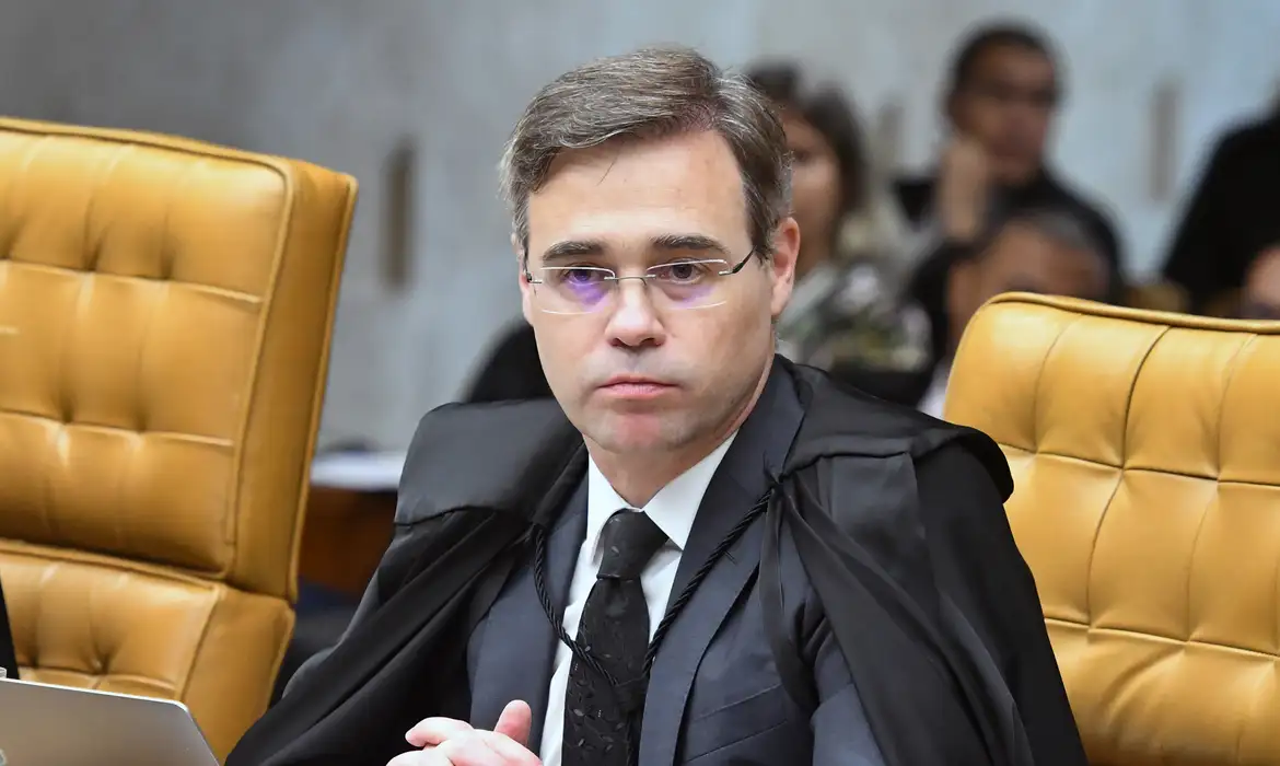 Ministro André Mendonça deixa sociedade do Instituto Iter