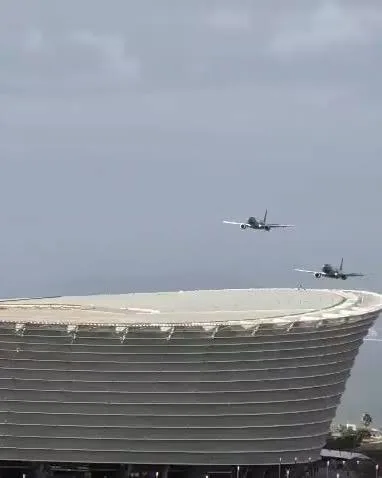 Jatos de companhia aérea sul-africana sobrevoam estádio lotado em altitude perigosamente baixa