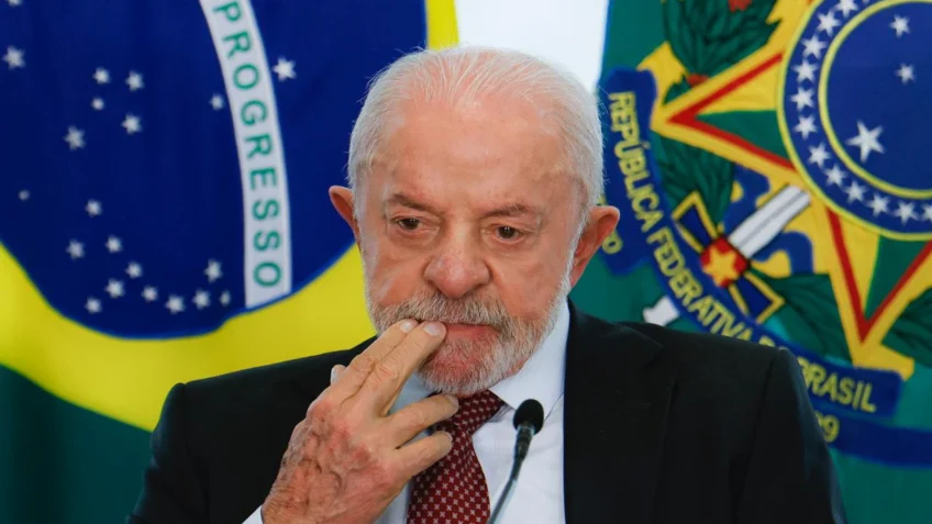 Lula convoca live nas redes sociais neste domingo às 18h