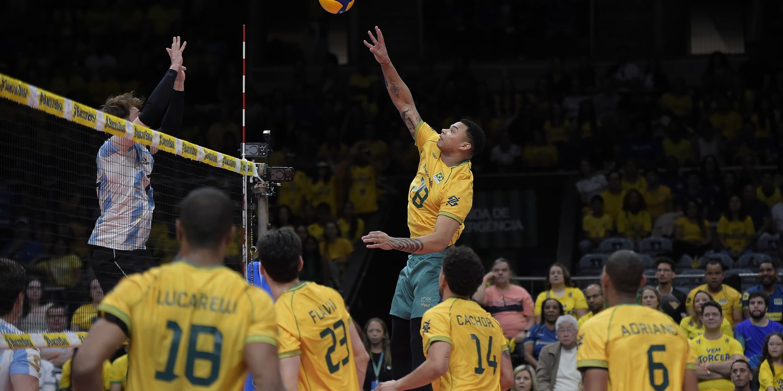 Vôlei masculino garante vaga olímpica ao vencer a Argentina no Sul-Americano