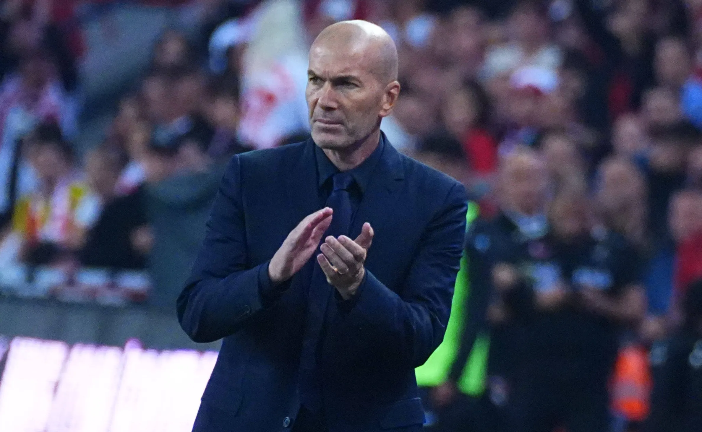 Zidane estreia como técnico da França com vitória sobre a Turquia; Mbappé marca e sai com dor no joelho