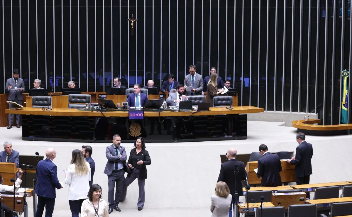 Congresso aprova fim definitivo da "taxa das blusinhas"; texto vai à sanção de Lula