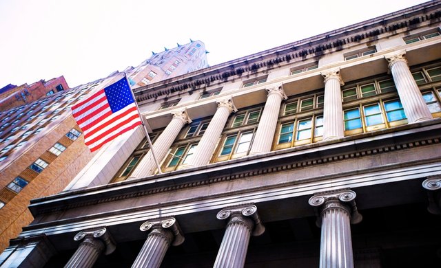Wall Street dispara com alívio nos juros e disparada de Nvidia e Snowflake