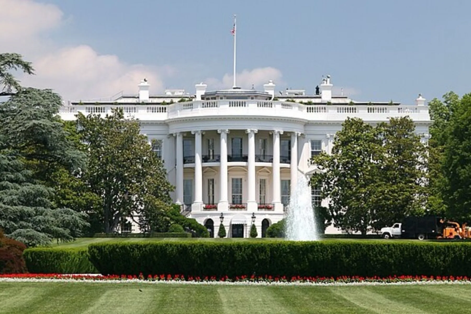 Redes de TV dos EUA suspendem cobertura da Casa Branca após veto de Trump à imprensa