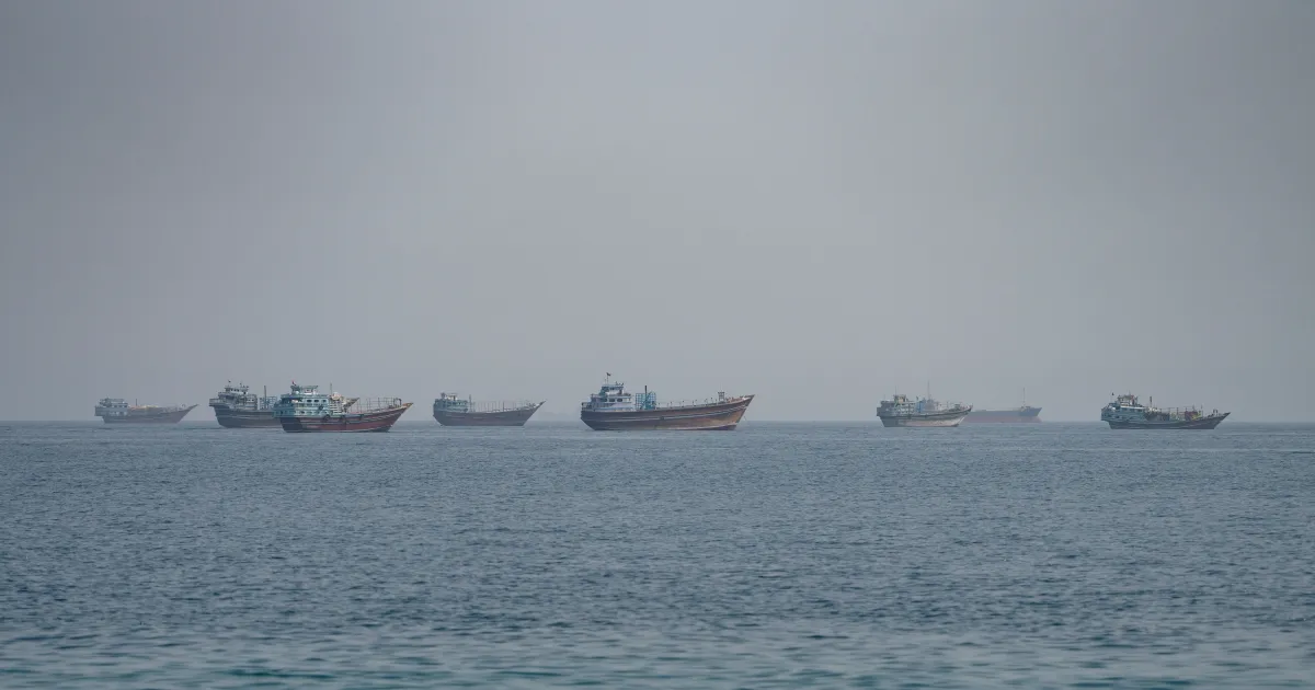 EUA lançam novos ataques contra alvos iranianos no Estreito de Ormuz